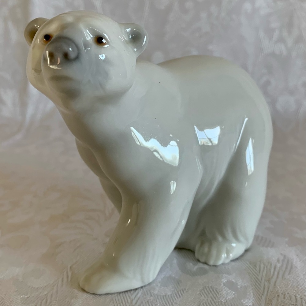 Lladro Attentive Polar Bear 01207 Glazed Porcelain Perfect With Box